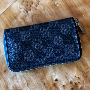 Louis Vuitton
2013 Damier Graphite Pattern Zippy Compact Wallet